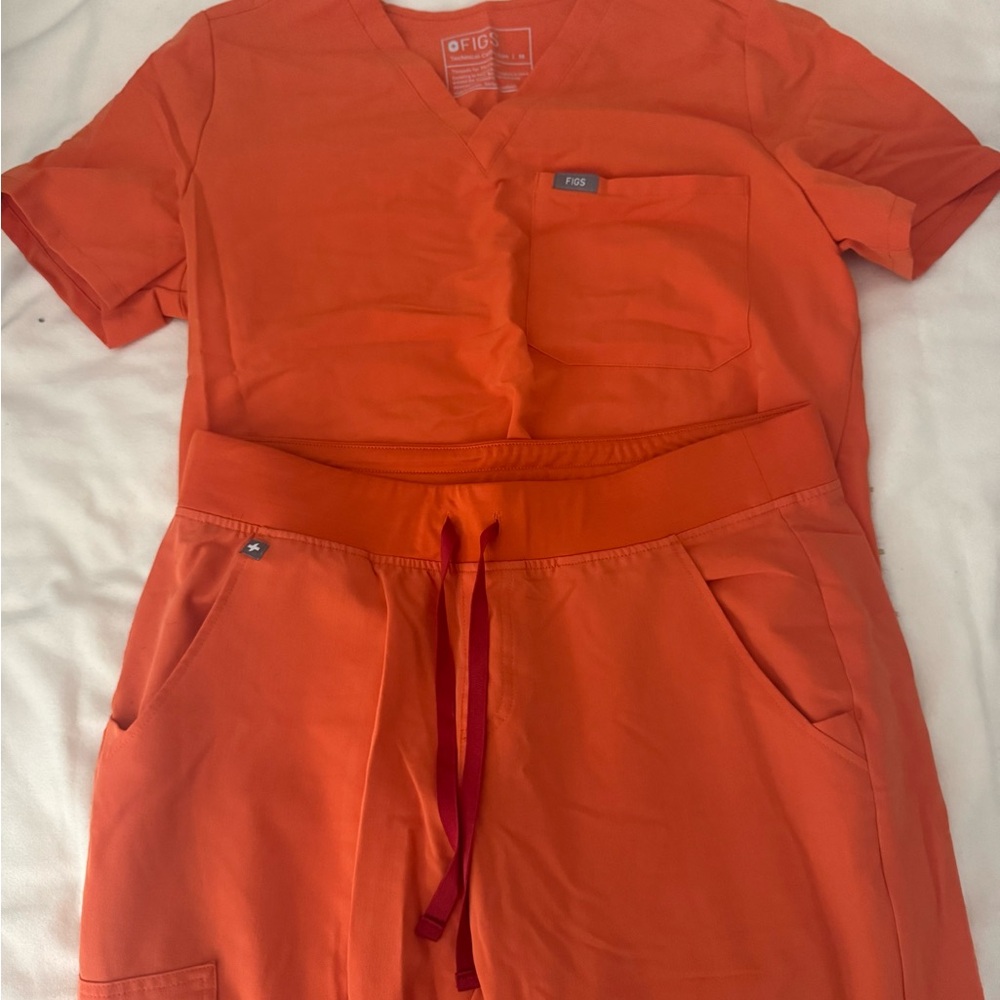 FIGS Orange Scrub Set - Joggers and one pocket top